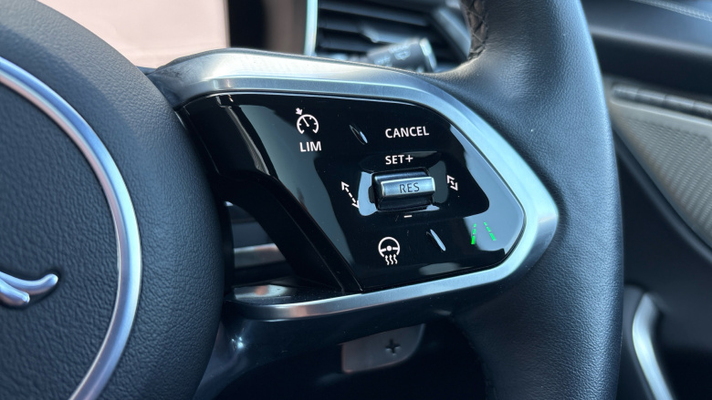 Jaguar F-Pace 2.0 D200 R-Dynamic SE Black 5dr Auto AWD Diesel Estate